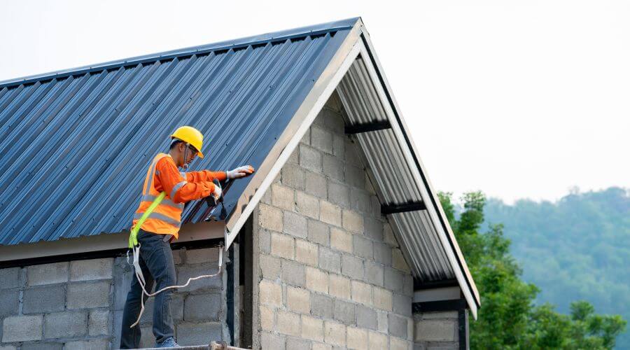 Expert Emergency Roof Repairs services in Uniondale, IN